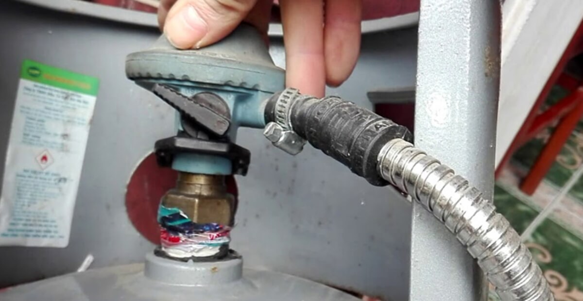 Dây dẫn gas có dấu hiệu xuống cấp hoặc hư hỏng
